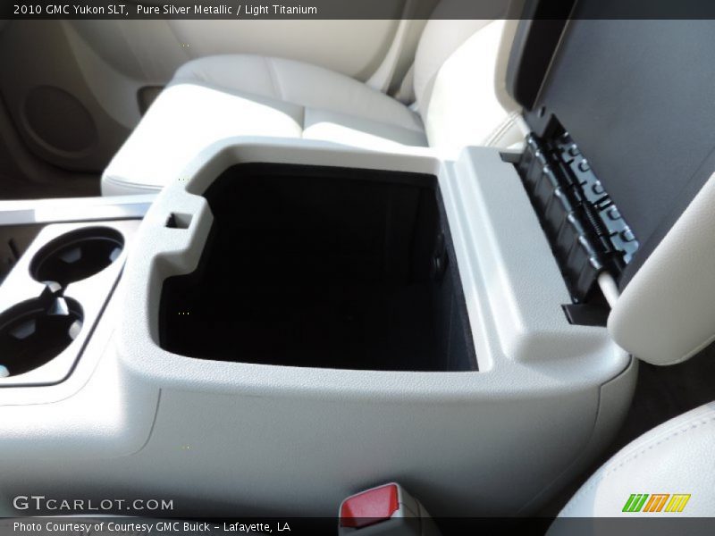 Pure Silver Metallic / Light Titanium 2010 GMC Yukon SLT