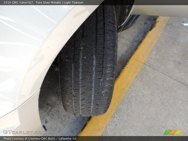 Pure Silver Metallic / Light Titanium 2010 GMC Yukon SLT