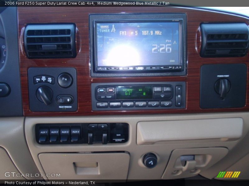 Medium Wedgewood Blue Metallic / Tan 2006 Ford F250 Super Duty Lariat Crew Cab 4x4