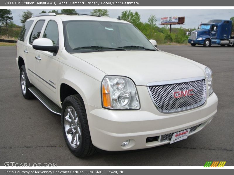 White Diamond Tricoat / Cocoa/Light Cashmere 2014 GMC Yukon Denali AWD
