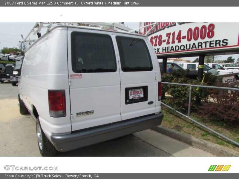 Oxford White / Medium Flint Grey 2007 Ford E Series Van E250 Commercial