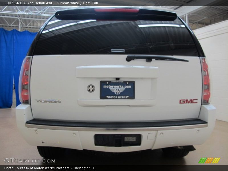 Summit White / Light Tan 2007 GMC Yukon Denali AWD