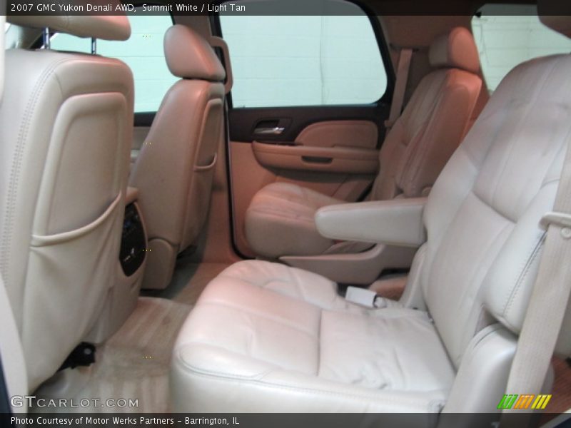 Summit White / Light Tan 2007 GMC Yukon Denali AWD