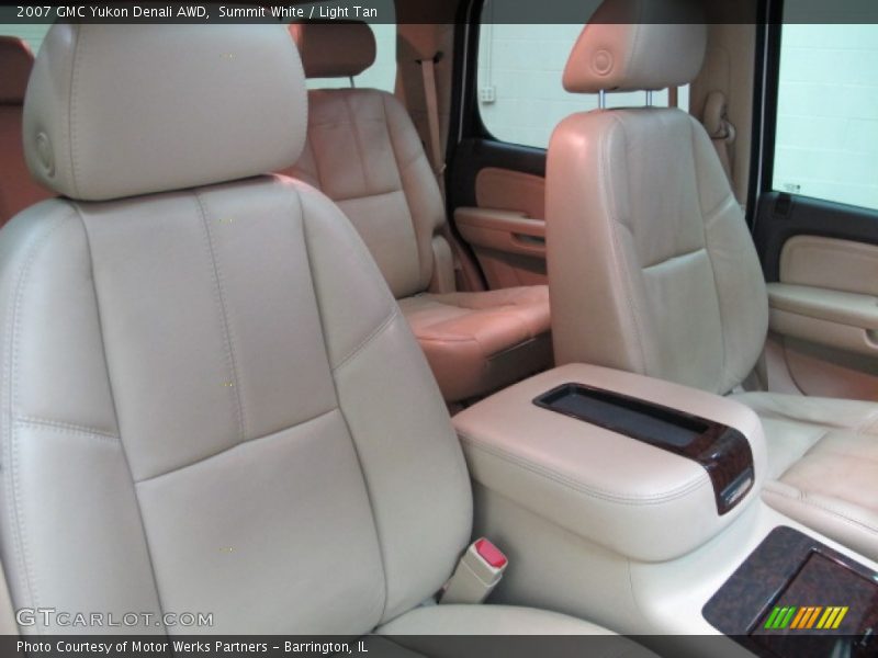 Summit White / Light Tan 2007 GMC Yukon Denali AWD