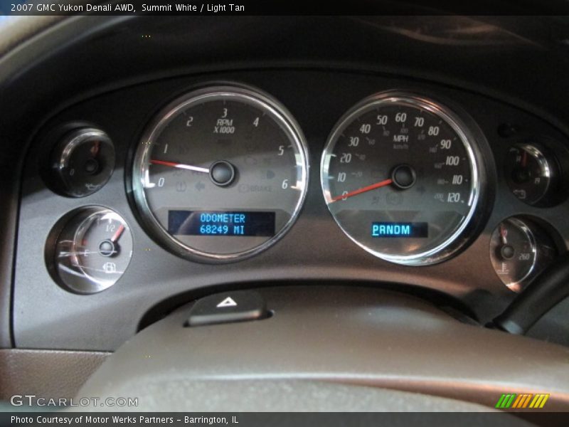 Summit White / Light Tan 2007 GMC Yukon Denali AWD