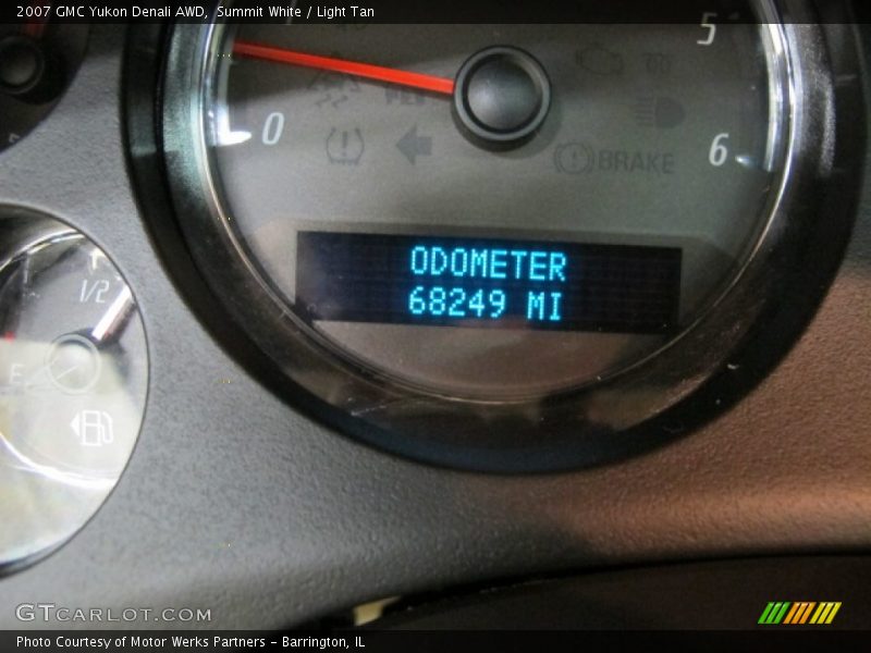 Summit White / Light Tan 2007 GMC Yukon Denali AWD