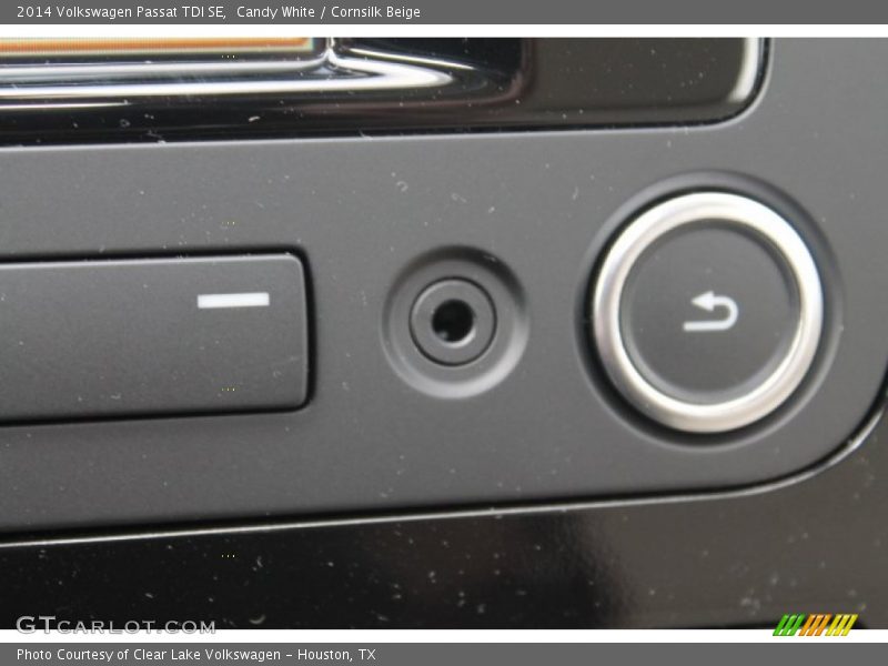 Candy White / Cornsilk Beige 2014 Volkswagen Passat TDI SE