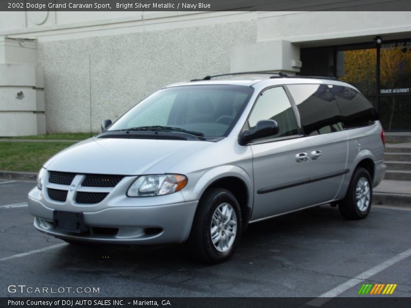 Front 3/4 View of 2002 Grand Caravan Sport