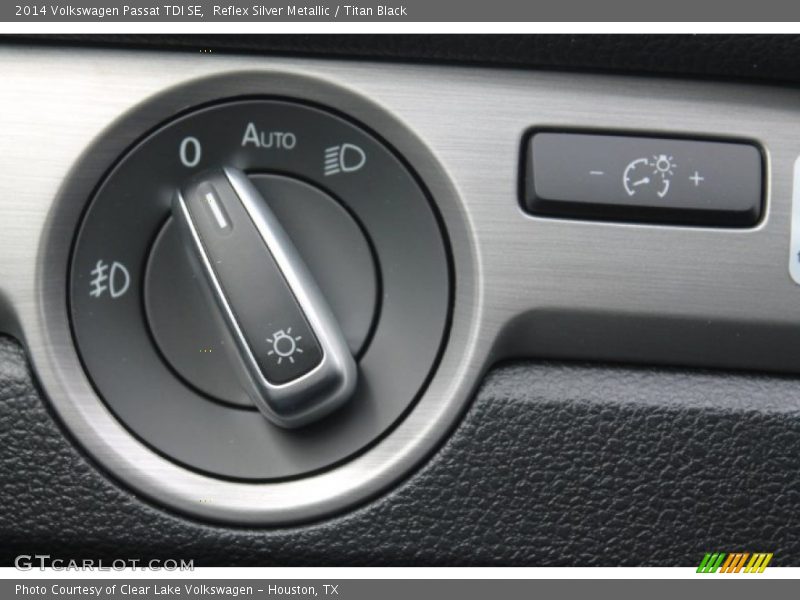 Reflex Silver Metallic / Titan Black 2014 Volkswagen Passat TDI SE