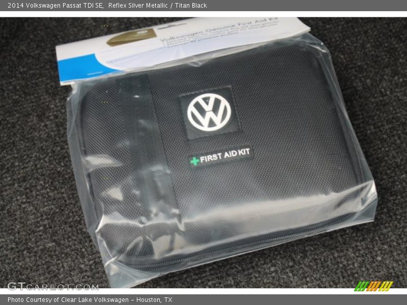 Reflex Silver Metallic / Titan Black 2014 Volkswagen Passat TDI SE