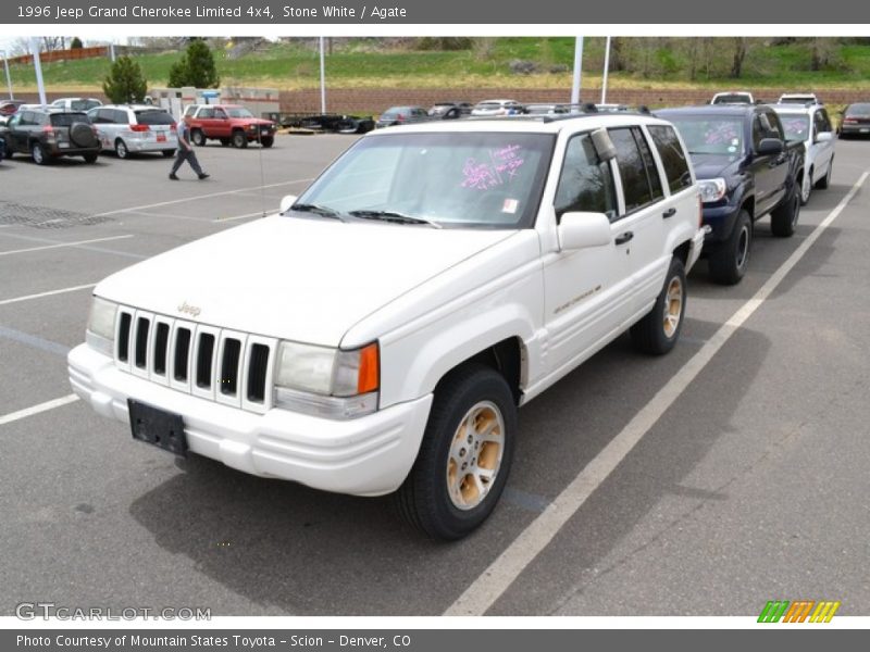 Front 3/4 View of 1996 Grand Cherokee Limited 4x4