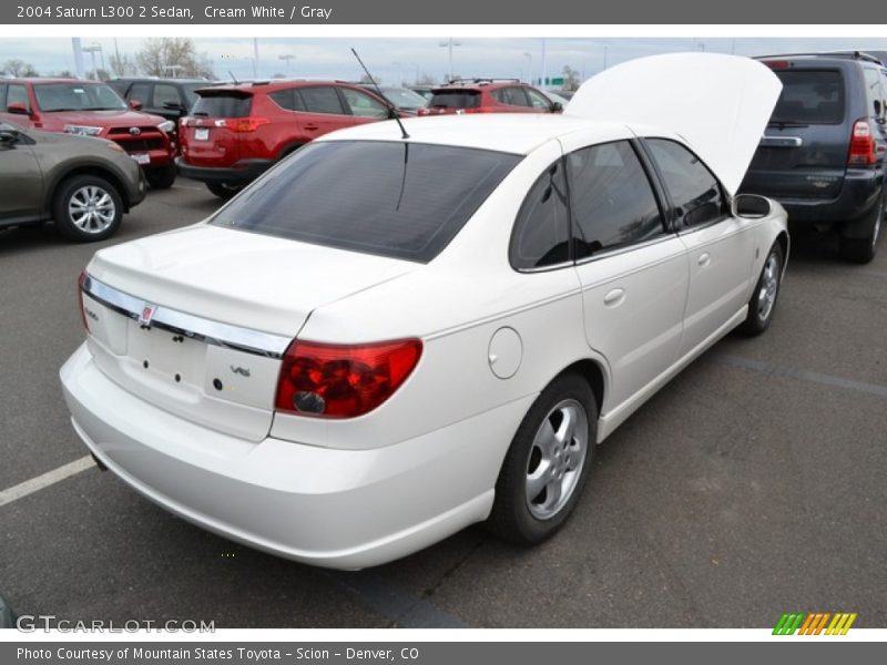 Cream White / Gray 2004 Saturn L300 2 Sedan