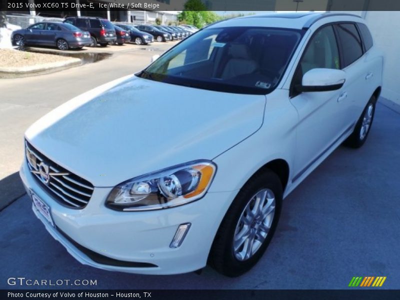 Ice White / Soft Beige 2015 Volvo XC60 T5 Drive-E