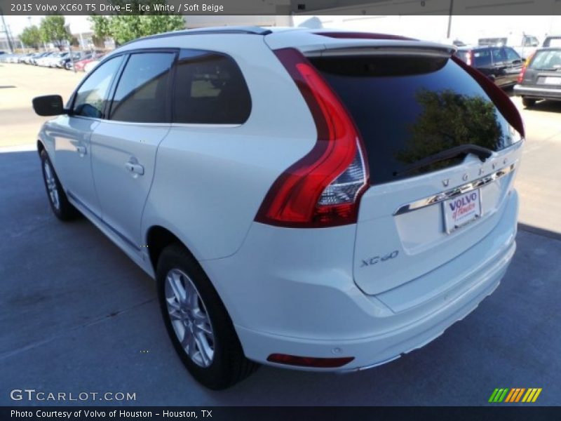 Ice White / Soft Beige 2015 Volvo XC60 T5 Drive-E