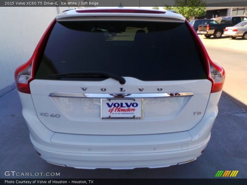 Ice White / Soft Beige 2015 Volvo XC60 T5 Drive-E