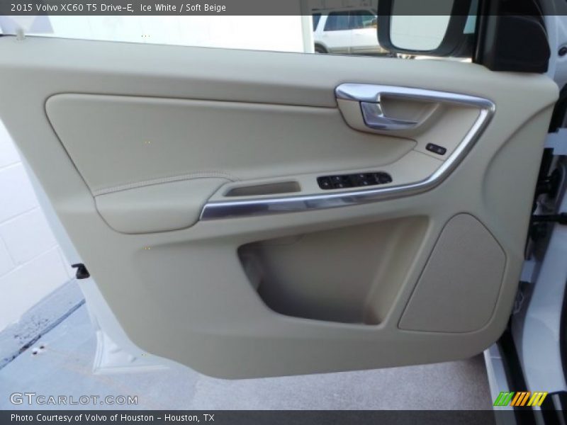 Ice White / Soft Beige 2015 Volvo XC60 T5 Drive-E