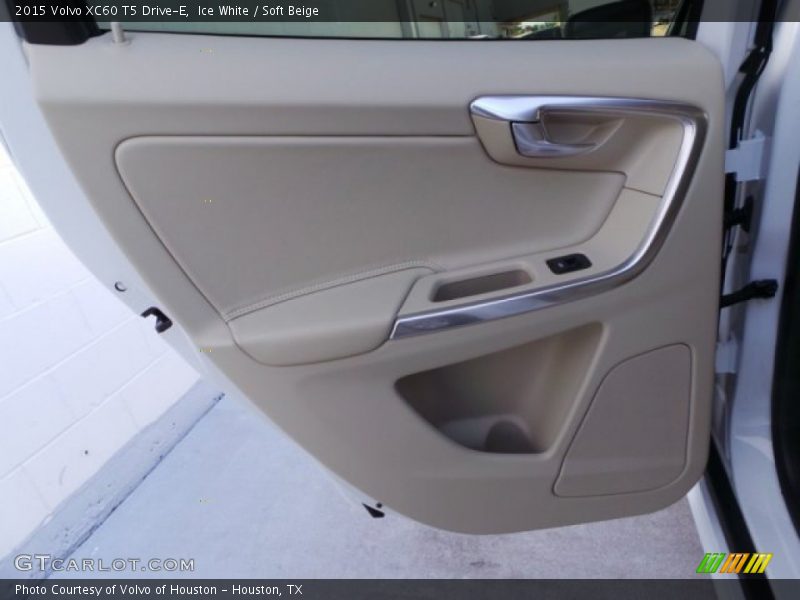 Ice White / Soft Beige 2015 Volvo XC60 T5 Drive-E
