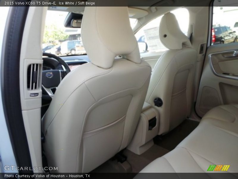 Ice White / Soft Beige 2015 Volvo XC60 T5 Drive-E