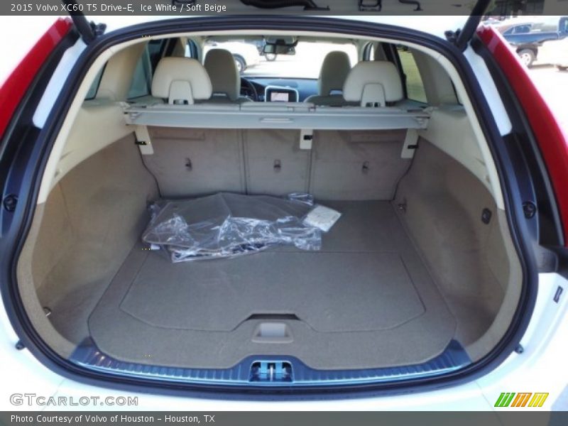 Ice White / Soft Beige 2015 Volvo XC60 T5 Drive-E