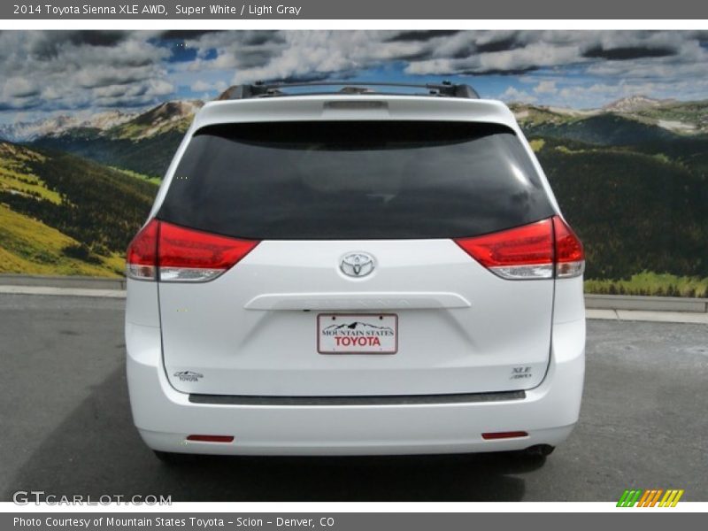 Super White / Light Gray 2014 Toyota Sienna XLE AWD