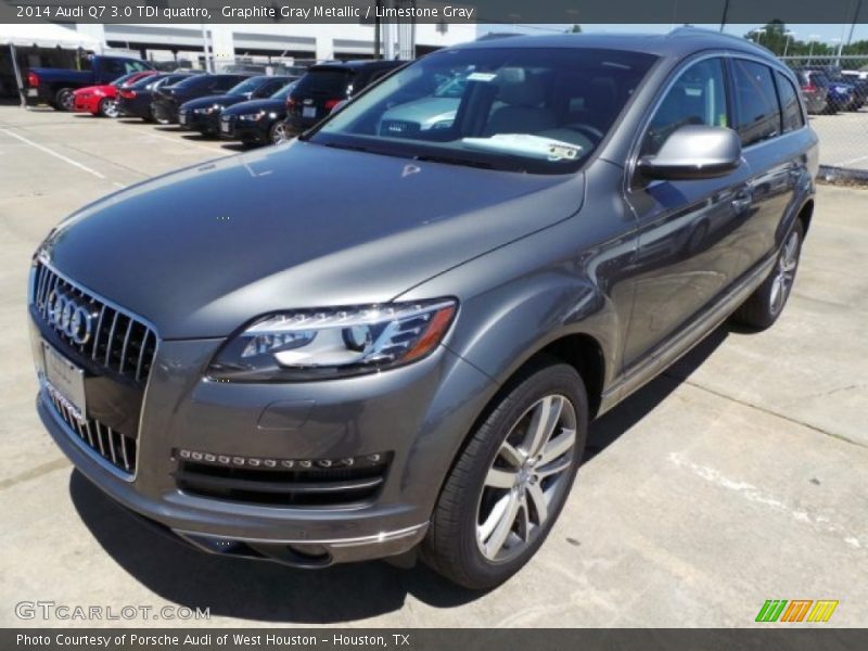 Front 3/4 View of 2014 Q7 3.0 TDI quattro