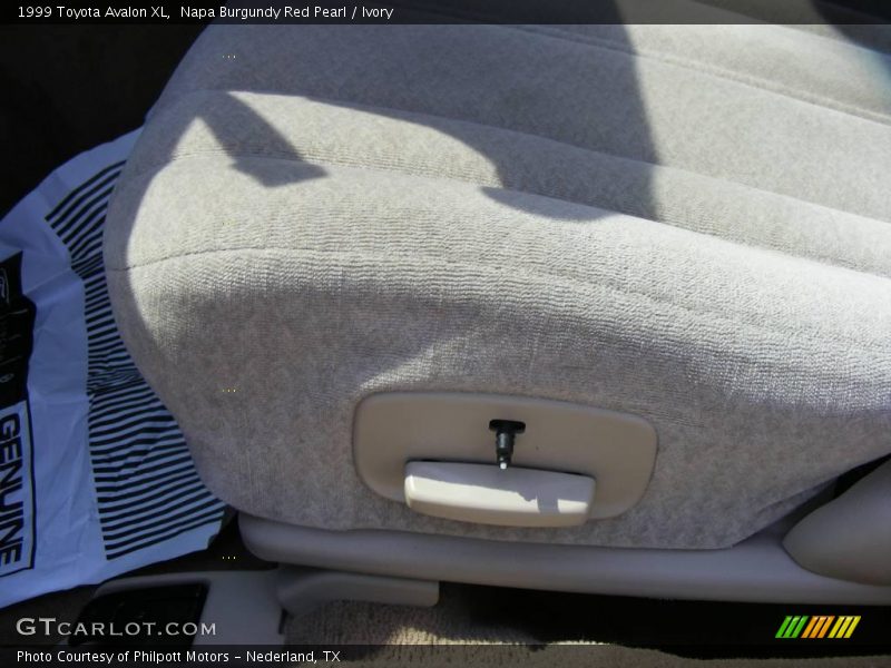 Napa Burgundy Red Pearl / Ivory 1999 Toyota Avalon XL