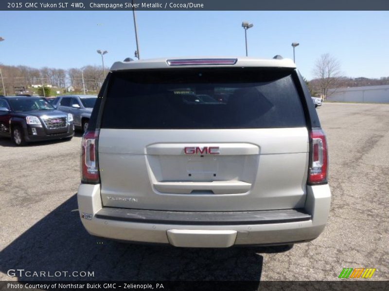 Champagne Silver Metallic / Cocoa/Dune 2015 GMC Yukon SLT 4WD