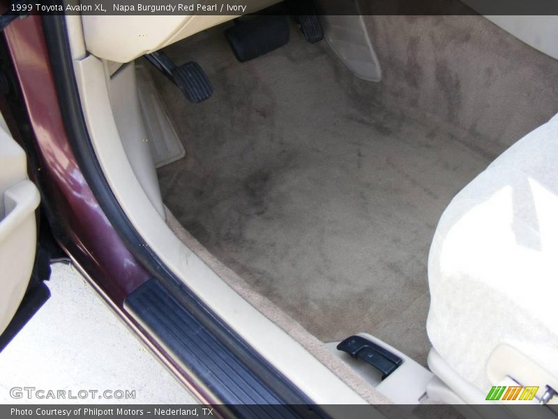Napa Burgundy Red Pearl / Ivory 1999 Toyota Avalon XL