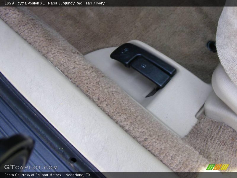 Napa Burgundy Red Pearl / Ivory 1999 Toyota Avalon XL