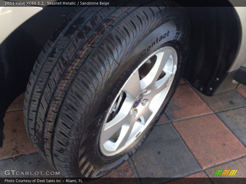 Seashell Metallic / Sandstone Beige 2011 Volvo XC60 3.2