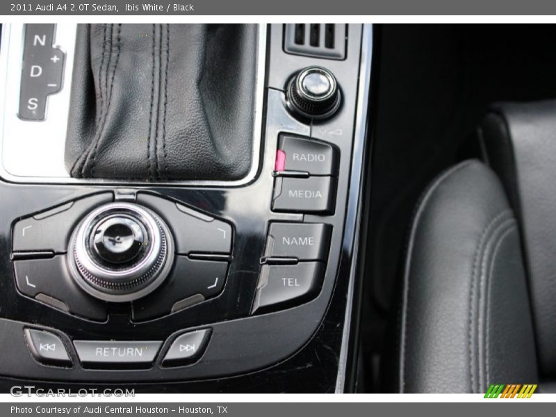 Controls of 2011 A4 2.0T Sedan