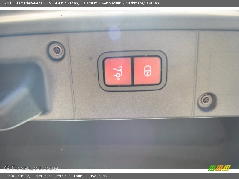 Paladium Silver Metallic / Cashmere/Savanah 2011 Mercedes-Benz S 550 4Matic Sedan