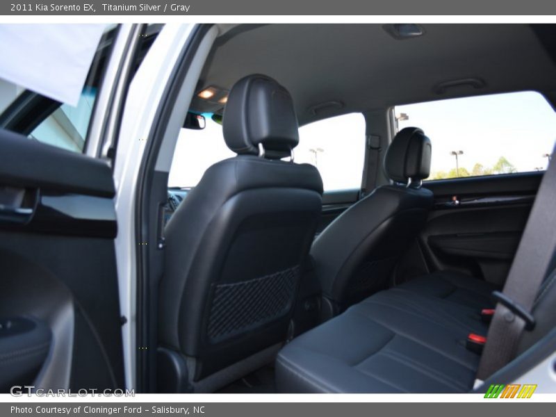 Titanium Silver / Gray 2011 Kia Sorento EX