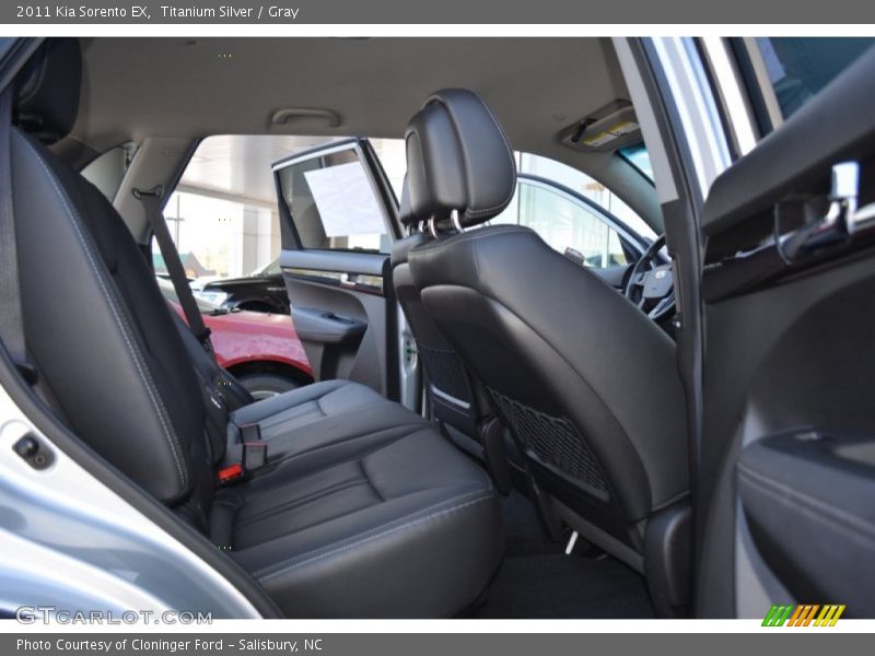 Titanium Silver / Gray 2011 Kia Sorento EX