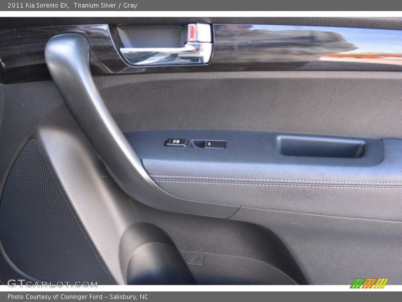 Titanium Silver / Gray 2011 Kia Sorento EX