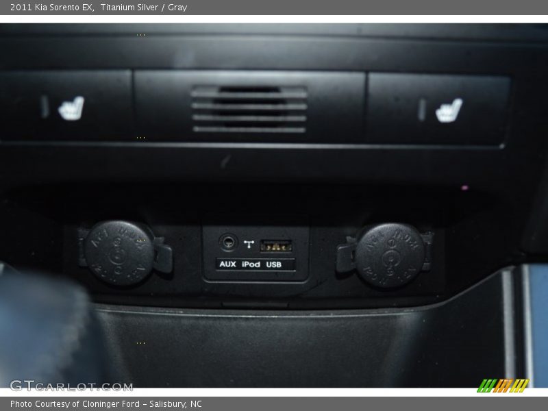 Titanium Silver / Gray 2011 Kia Sorento EX