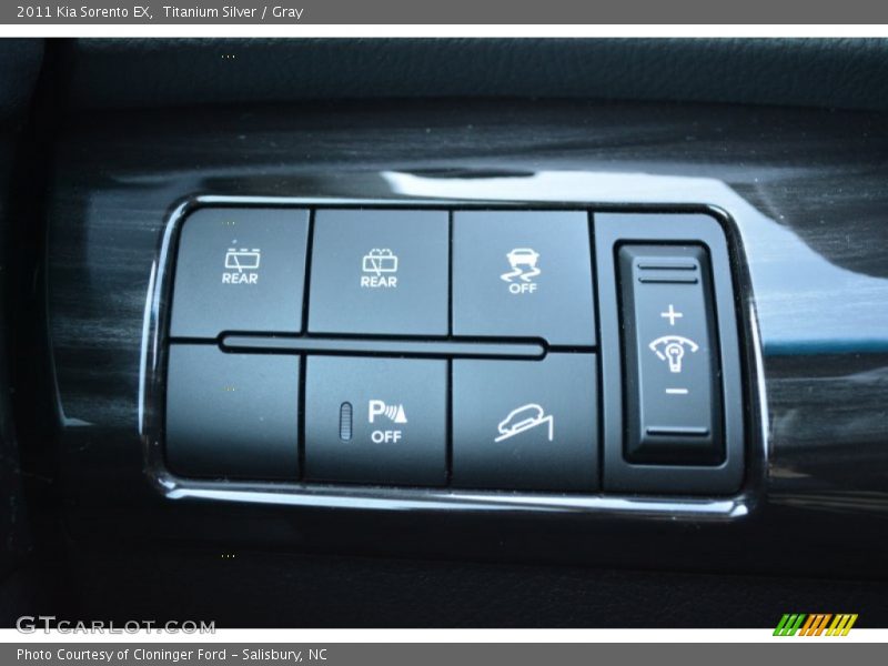 Titanium Silver / Gray 2011 Kia Sorento EX