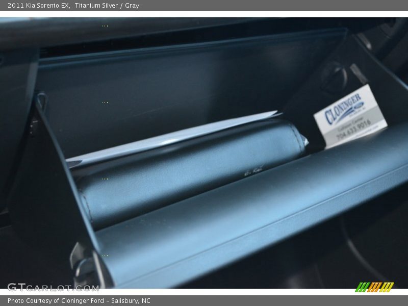 Titanium Silver / Gray 2011 Kia Sorento EX