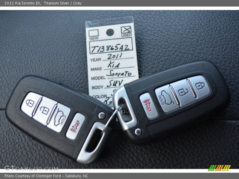 Titanium Silver / Gray 2011 Kia Sorento EX