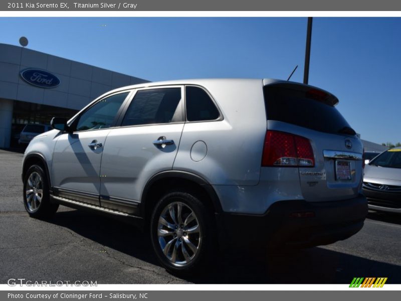 Titanium Silver / Gray 2011 Kia Sorento EX