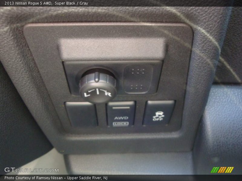 Super Black / Gray 2013 Nissan Rogue S AWD