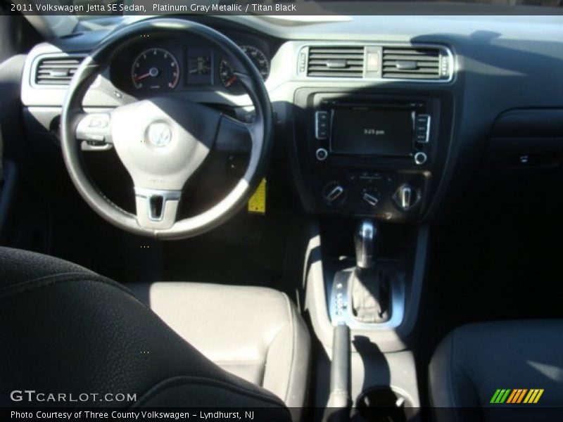 Platinum Gray Metallic / Titan Black 2011 Volkswagen Jetta SE Sedan