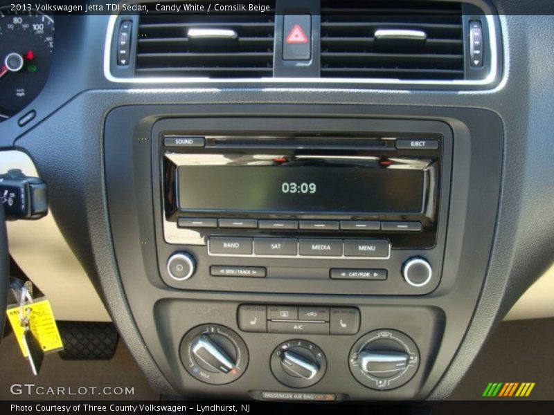 Candy White / Cornsilk Beige 2013 Volkswagen Jetta TDI Sedan