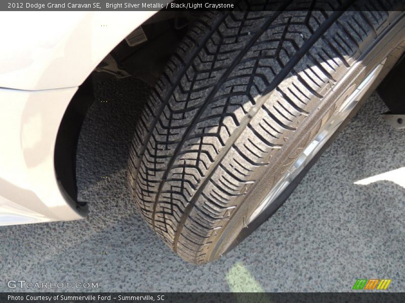 Bright Silver Metallic / Black/Light Graystone 2012 Dodge Grand Caravan SE