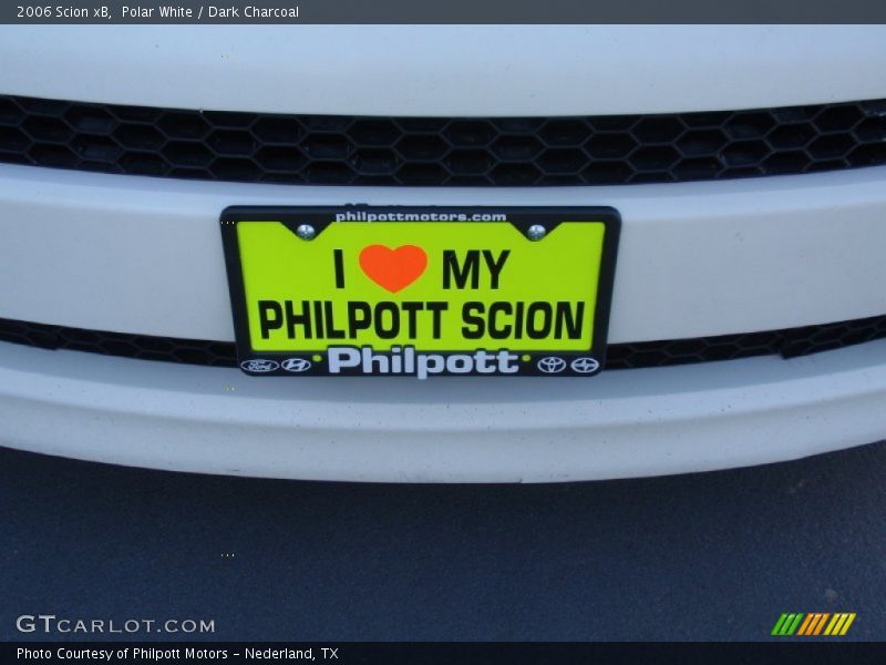 Polar White / Dark Charcoal 2006 Scion xB