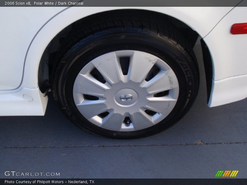 Polar White / Dark Charcoal 2006 Scion xB