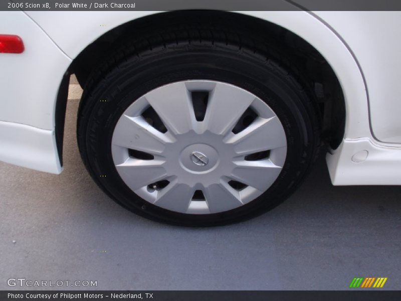 Polar White / Dark Charcoal 2006 Scion xB