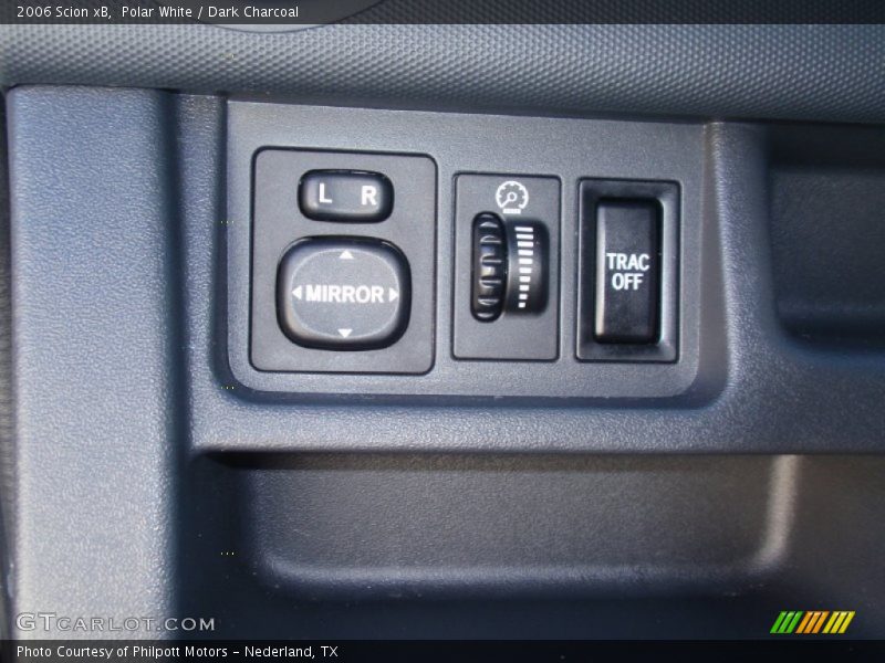 Polar White / Dark Charcoal 2006 Scion xB