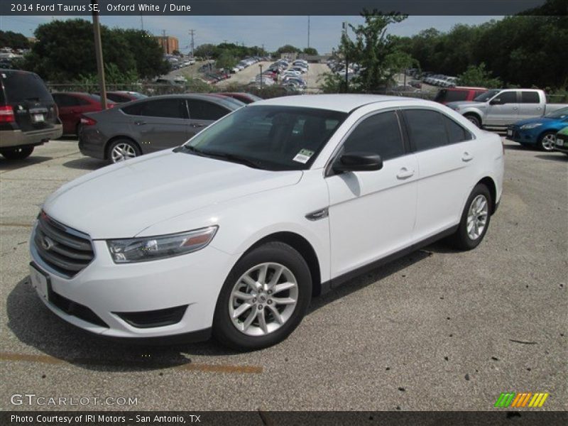 Oxford White / Dune 2014 Ford Taurus SE