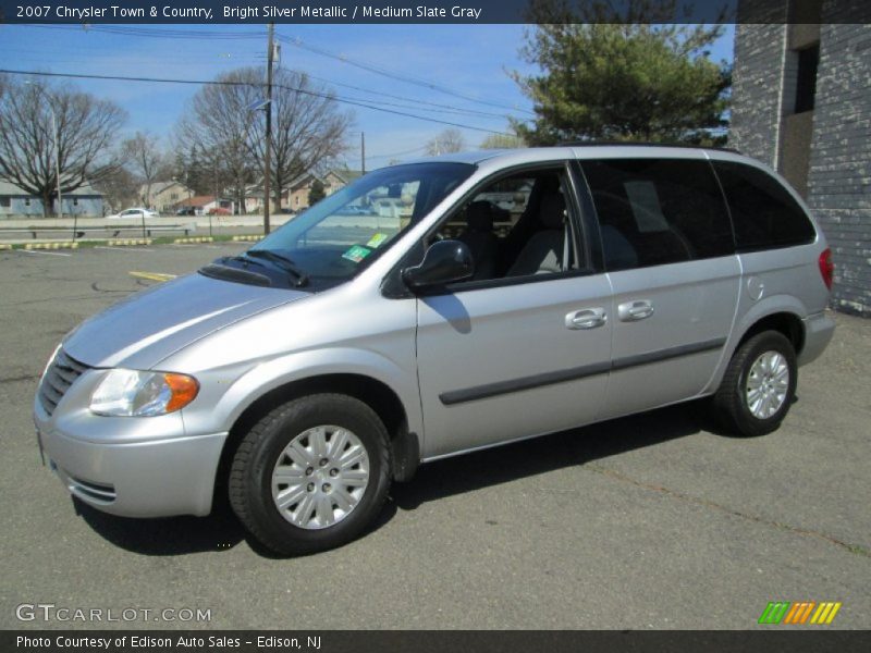 Front 3/4 View of 2007 Town & Country 